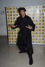 Javed Jaffrey training Ninja kids for his show Ninja Warrior on Hungama TV in Laaram Shopping Centre, Andheri on 1st Aug 2013 (111).JPG
